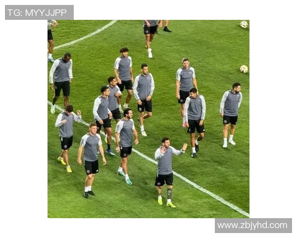 足球明星们的亲密时刻合照分享展现友谊与竞技精神的精彩瞬间